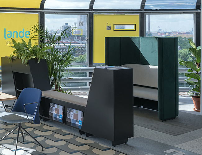 De roomdivider Petram en Rondo Divano akoestische bank