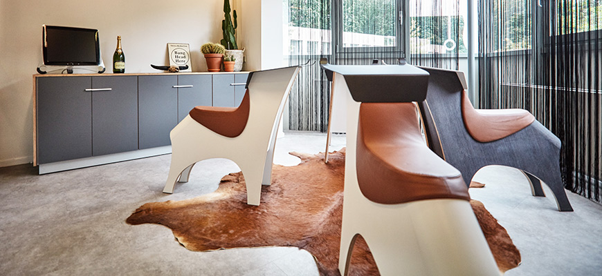 Inrichting overleg en scrumruimte bij De Creatieve Afdeling met 4 Toro´s