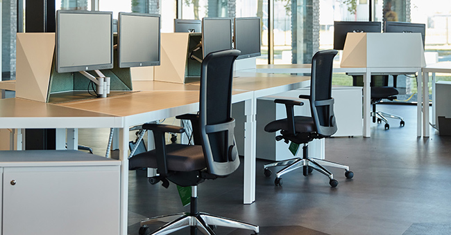 Kantoor Kemkens met Trigon bureaus.