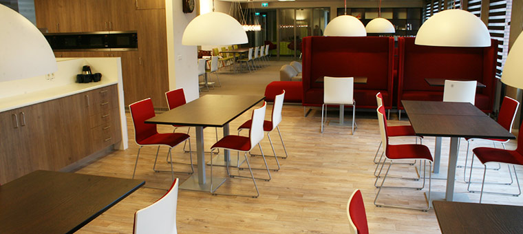 X-Ray stoelen, Club tafels en 1st Class banken in het gastenverblijf