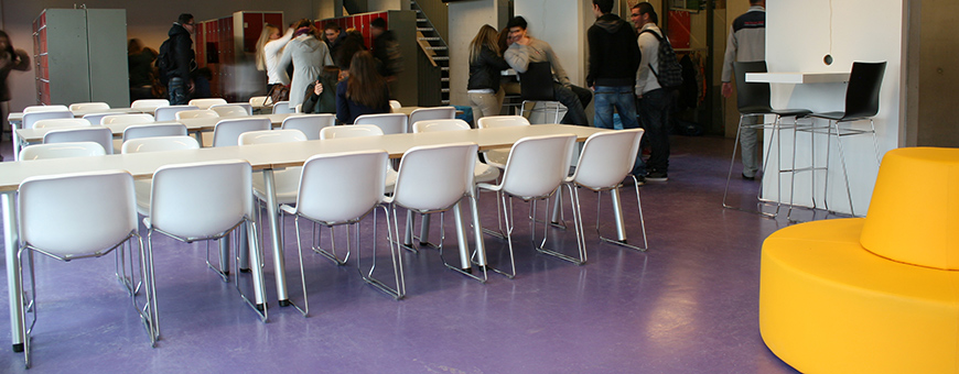 De Spirit stoel, Aluxx tafel en Dots Donut zijn uitermate goed geschikt als school meubilair