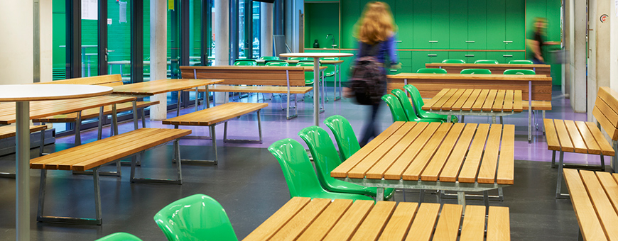 Buggy Outdoor opstelling met Spirit stoelen in de kantine van het Valuas College